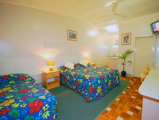 Yeppoon Surfside Motel 4*,